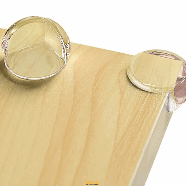"Protection coin de table, conçu pour protéger les bords des tables et meubles des chocs et des éraflures. Disponible chez Outillage Aouami."