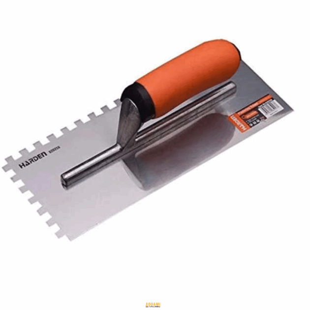 "Taloche et platoir avec dents – Outils indispensables pour l'application et la lissage de matériaux tels que le mortier et le carrelage. Disponible chez Outillage Aouami."
