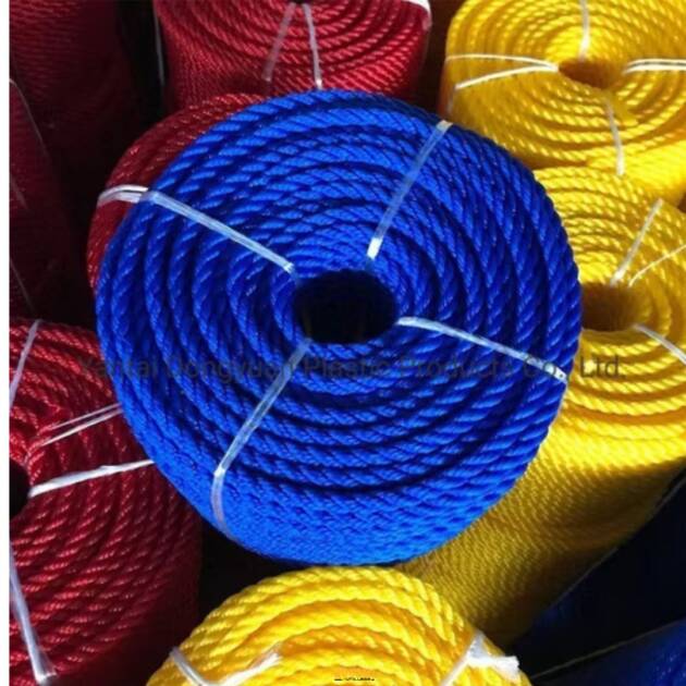 "Corde en plastique résistante, idéale pour divers usages domestiques, industriels et extérieurs. Disponible chez Outillage Aouami."