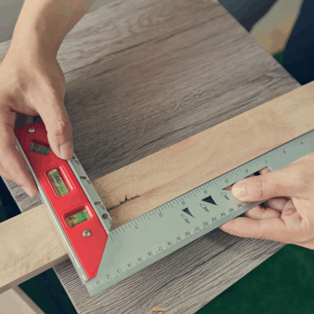 Équerre de menuisier en aluminium – outil de mesure angulaire pour bois, métal ou construction.