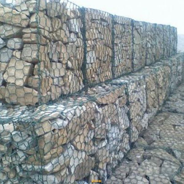 "Grillage gabions – Solution robuste pour le soutènement, l’aménagement paysager et la décoration extérieure. Résistant et facile à installer. Disponible chez Outillage Aouami."