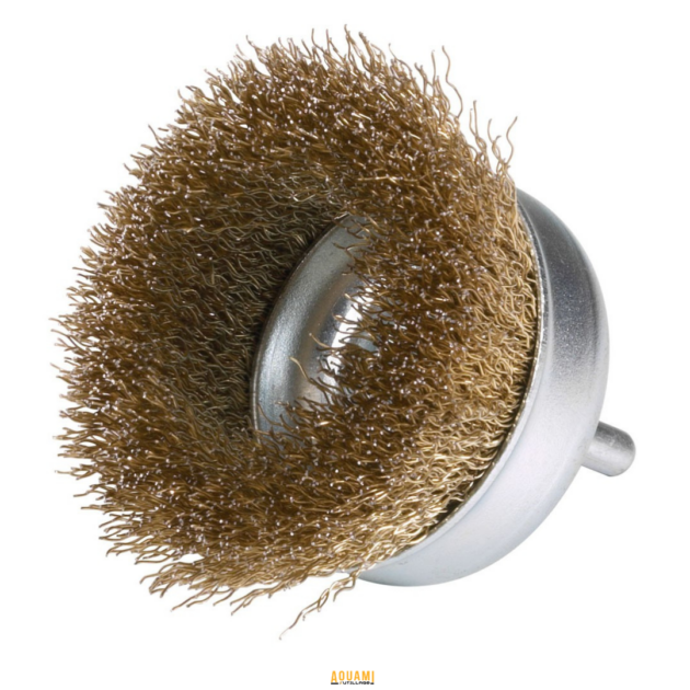 "Brosse soucoupe sur tige Ø75 mm, idéale pour le décapage et le nettoyage des surfaces métalliques. Disponible chez Outillage Aouami."