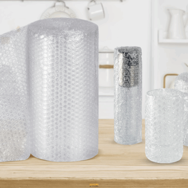 "Rouleau de film à bulles pour protection et emballage, idéal pour sécuriser les objets fragiles."